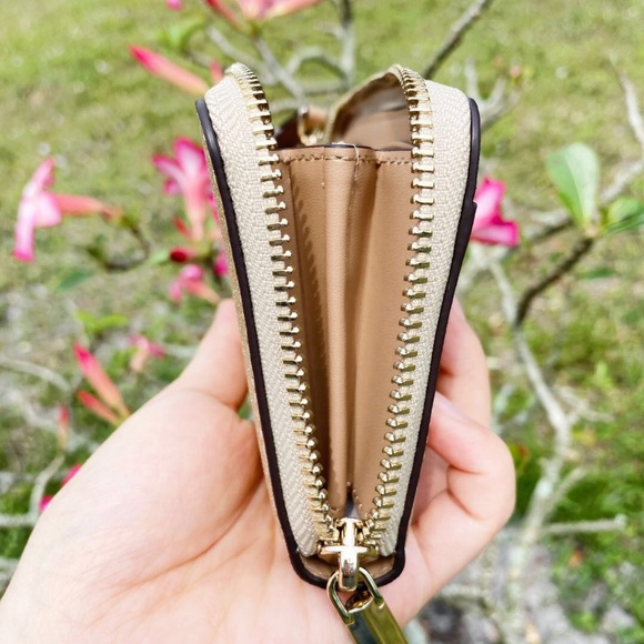 Gaby’sBags💕Kate Spade ♠️ Large Zip Around Wallet - Picture 4 of 5